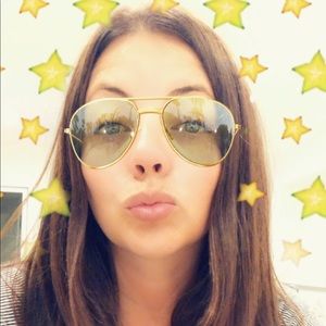 Meet your Posher, Carey